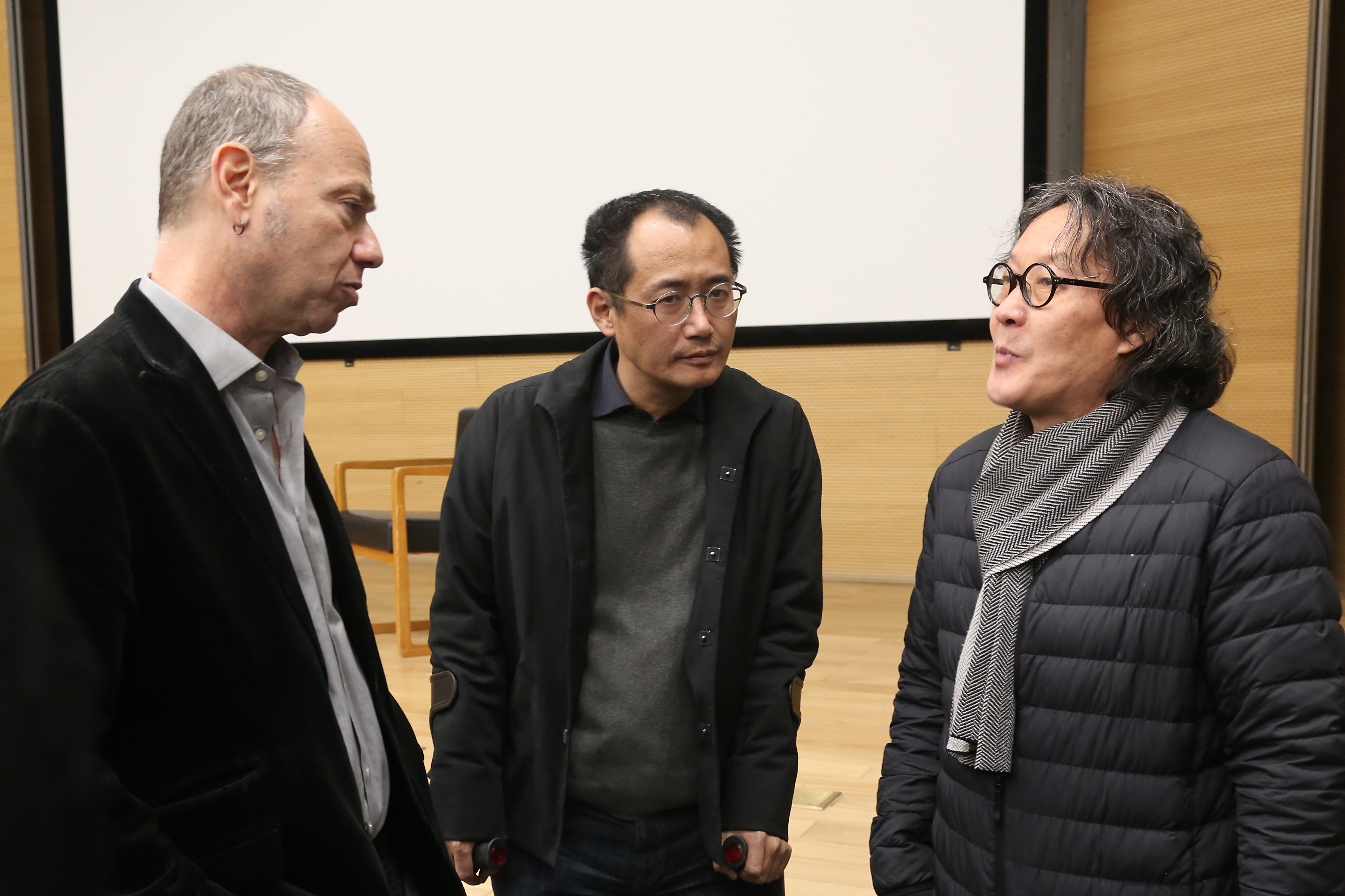 Eduardo Kac (left), Qiu Zhijie and Xu Bing (right)